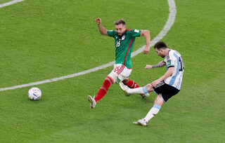 2022-11-26T202654Z_110204216_UP1EIBQ1KSSUD_RTRMADP_3_SOCCER-WORLDCUP-ARG-MEX-REPORT.JPG