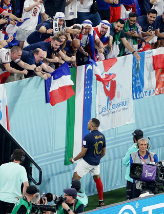 2022-11-26T000000Z_1616138030_UP1EIBQ1DNRCQ_RTRMADP_3_SOCCER-WORLDCUP-FRA-DNK-REPORT.JPG