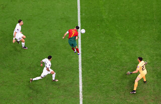 2022-11-28T211413Z_2047859135_UP1EIBS1KWPOB_RTRMADP_3_SOCCER-WORLDCUP-POR-URY-REPORT.JPG