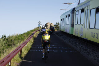 2023-07-09T165505Z_482493037_UP1EJ791AZSNZ_RTRMADP_3_CYCLING-FRANCE.JPG