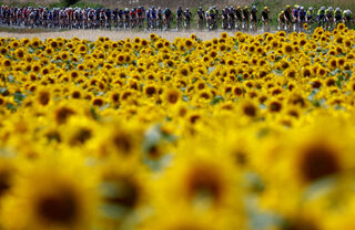 2023-07-08T120858Z_1651918692_UP1EJ780X9T43_RTRMADP_3_CYCLING-FRANCE.JPG