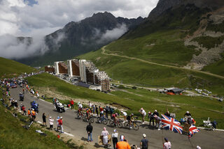 2023-07-06T141533Z_1549343496_UP1EJ7613LVAM_RTRMADP_3_CYCLING-FRANCE.JPG