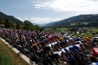 2023-07-16T152158Z_592911682_UP1EJ7G0VWU7N_RTRMADP_3_CYCLING-FRANCE.JPG