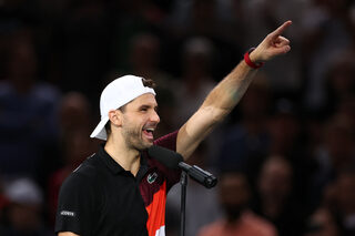 2023-11-02T112623Z_829007490_UP1EJB20VRW5W_RTRMADP_3_TENNIS-PARIS.JPG