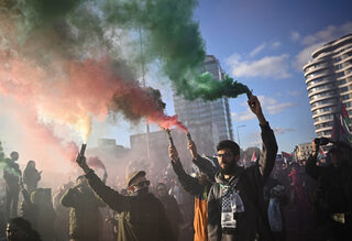 2023-11-11T151744Z_1339627770_RC21B4A4GXYD_RTRMADP_3_ISRAEL-PALESTINIANS-PROTESTS-BRITAIN.JPG