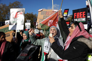 2023-11-11T122031Z_2006182146_RC2ZA4AYPKXL_RTRMADP_3_ISRAEL-PALESTINIANS-PROTESTS-BRITAIN 2.JPG