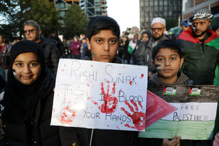2023-11-11T155005Z_300894197_RC23B4A43NWE_RTRMADP_3_ISRAEL-PALESTINIANS-PROTESTS-BRITAIN.JPG