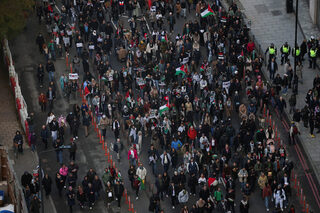 2023-11-11T150957Z_512219431_RC22B4AUUV1B_RTRMADP_3_ISRAEL-PALESTINIANS-PROTESTS-BRITAIN.JPG