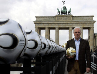 2024-01-08T170349Z_1387396699_RC29IT6MOR65_RTRMADP_3_PEOPLE-BECKENBAUER (1).JPG