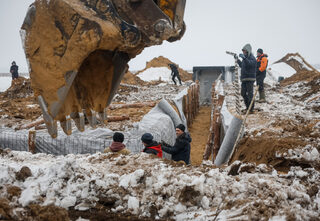 2024-01-11T083830Z_751573879_RC2ZE5AFMM67_RTRMADP_3_UKRAINE-CRISIS-FORTIFICATIONS-BORDER-RUSSIA.JPG
