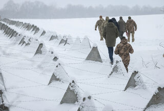 2024-01-11T084827Z_2044228242_RC2ZE5AIYN7F_RTRMADP_3_UKRAINE-CRISIS-FORTIFICATIONS-BORDER-RUSSIA.JPG