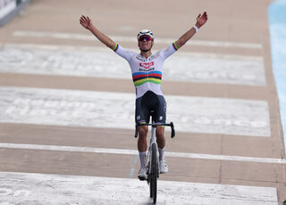 2024-04-07T151702Z_859565040_UP1EK4716GCDU_RTRMADP_3_CYCLING-PARIS-ROUBAIX.JPG