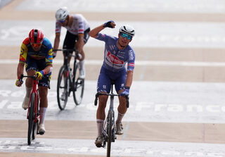 2024-04-07T152358Z_949033246_UP1EK4716RWE3_RTRMADP_3_CYCLING-PARIS-ROUBAIX.JPG