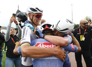2024-04-07T155625Z_882465407_UP1EK47189ZFI_RTRMADP_3_CYCLING-PARIS-ROUBAIX.JPG