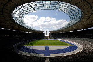 Berlin_RC2OR7AM35ZL_RTRMADP_3_SOCCER-EURO-BERLIN.JPG