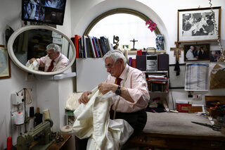 2025-04-30T102344Z_1363022150_RC2S7EAI4IPB_RTRMADP_3_POPE-SUCCESSION-CARDINALS-ROBES.JPG
