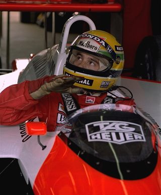 Senna of Brazil gestures as he talks with the McLaren team staff October 28, 1988 during practice for the Formula One Japan Grand Prix at Suzuka.jpg