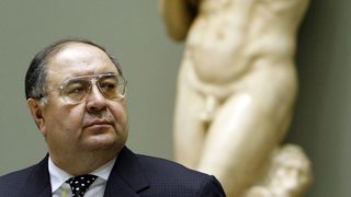 Алишер Усманов иска да има блокираща квота в "Арсенал"