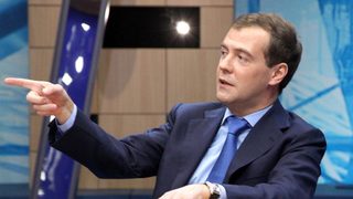 Медведев обвини Лужков, упрекна Путин и остана хладен към природозащитниците
