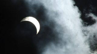 Частично слънчево затъмнение ще може да се наблюдава от България в началото на 2011