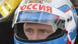 Списание преброи колко пъти Путин е нарушил закона