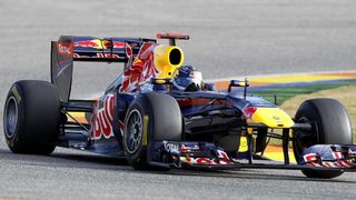 Фетел беше най-бърз в първия ден от тестовете във F1 (видео)