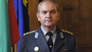 Депутатите орязаха правомощията на началника на отбраната