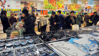 Икономиката е започнала да се посъвзема в края на 2010 г.