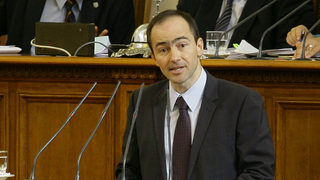 Български евродепутат: Македония не може да гради идентичност за сметка на съседите