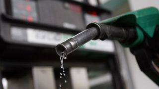 Цените на петрола скочиха до 108 долара за барел покрай ситуацията в Либия