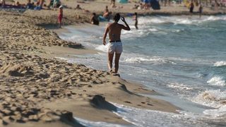 Държавата урежда законово достъпа до луксозните плажове