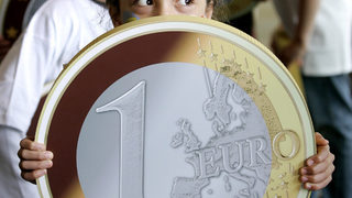 Инфлацията в еврозоната през февруари нараства на 2.4%