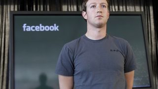 Facebook продължава да краде ръководни кадри от Google