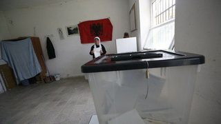 Италия и Гърция ще настояват Албания да разреши политическата криза