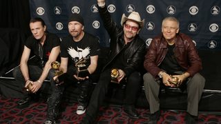 Лейбълът на U2 и Arcade Fire спира издаването на сингли на дискове и плочи