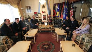 Косовският парламент обсъжда президентската криза