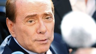 Евродепутати обвиниха Берлускони, че се прикрива зад евроинституциите