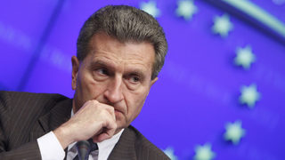 Гюнтер Йотингер: Брюксел смята да приключи разследването срещу "Газпром" през 2014 г.
