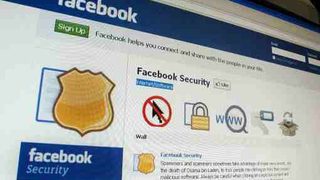 Дупка във Facebook е довела до изтичането на данни на милиони потребители
