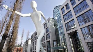 Германска застрахователна компания е организирала оргия за служителите си