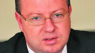 Чистка на данъчни шефове в София