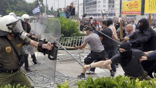 Папандреу предложи оставка и кабинет на националното единство