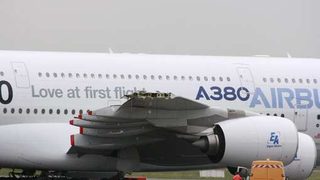А380 на <span class="highlight">Airbus</span> остана на земята в първия ден на авиоизложението в "Бурже"