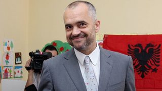 Европейците са отегчени от продължаващата две години политическа криза в Албания