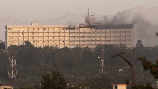 Полицията претърсва хотела в Кабул след атаката на талибаните