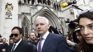 WikiLeaks подаде жалба в Европейската комисия срещу <span class="highlight">Visa</span> и MasterCard