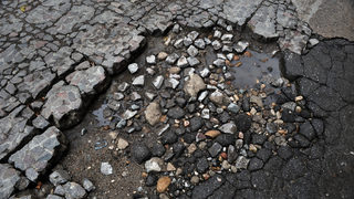 Поредната дупка в асфалта на варненските улици бе именувана днес