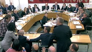 Сладко отмъщение: Пари, политика, пай, или защо замериха Мърдок