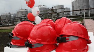КЗК ще разследва злоупотреба с монопол при "Лукойл"
