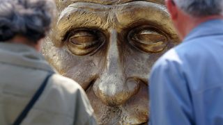 Кризата на средната възраст на Запада измества икономическата тежест на Изток